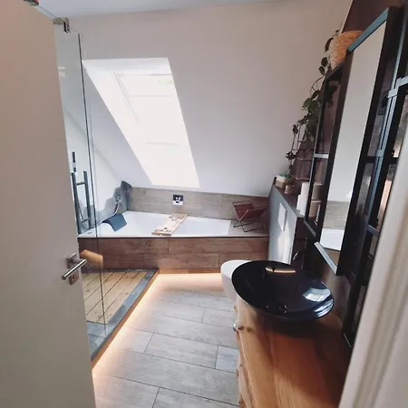 Loft Mit Whirlwanne - Stadtnah! Apartment *
